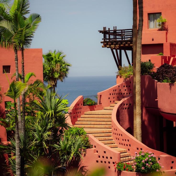 Family terraces and cafés for calm evenings in Brookline